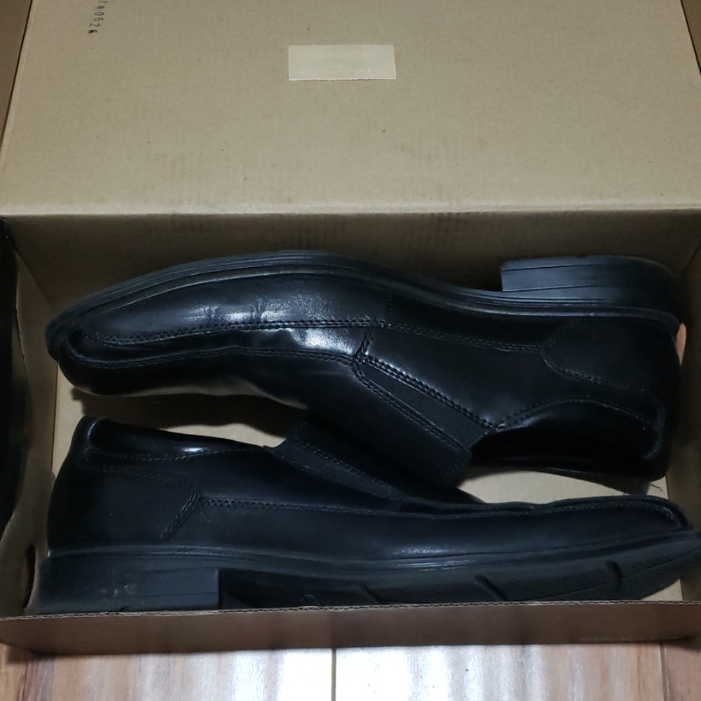 Dress shoes (size 9.5)